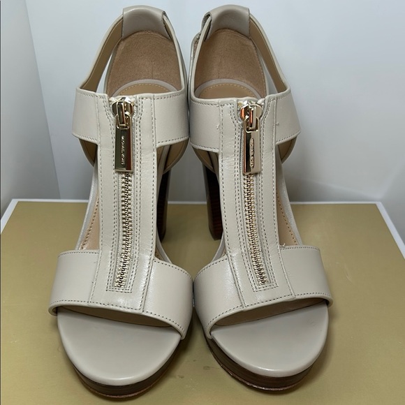 Michael Kors Women’s Cream &  Brown High Heel Shoes, Size 6, Excellent New Con. - Picture 6 of 8